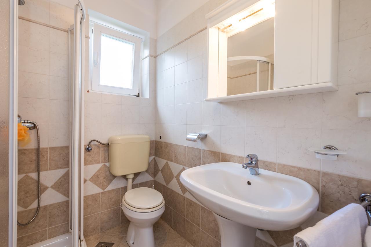 Rona Ani Apartment *