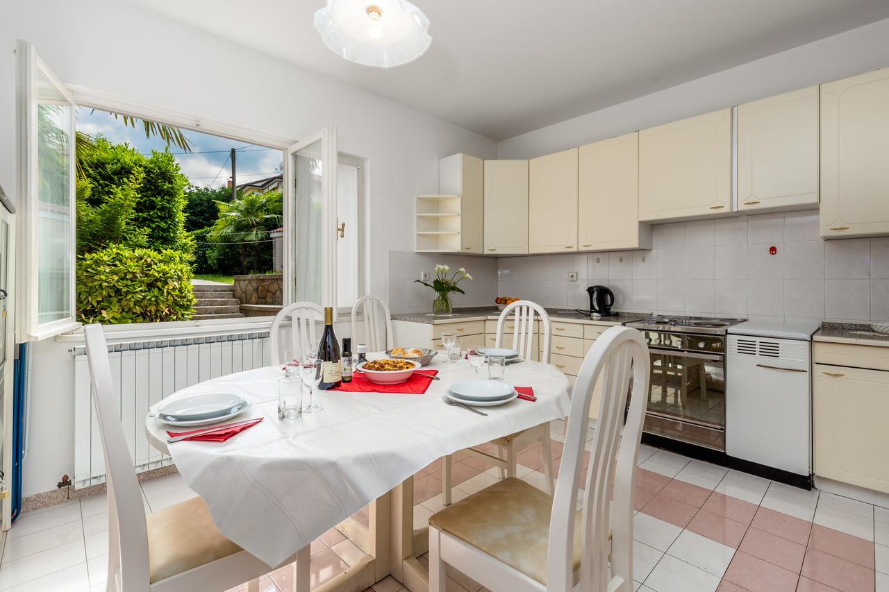 Rona Ani Apartment Ičići